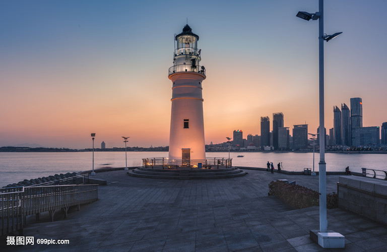 青岛奥帆中心灯塔夕阳